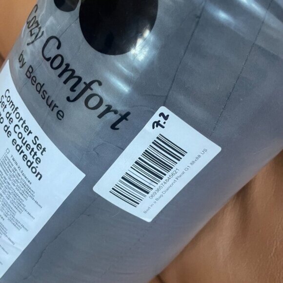 NWT Bed in a Bag Solid Diamond Pintuck Bedding Set in Queen - Picture 6 of 7